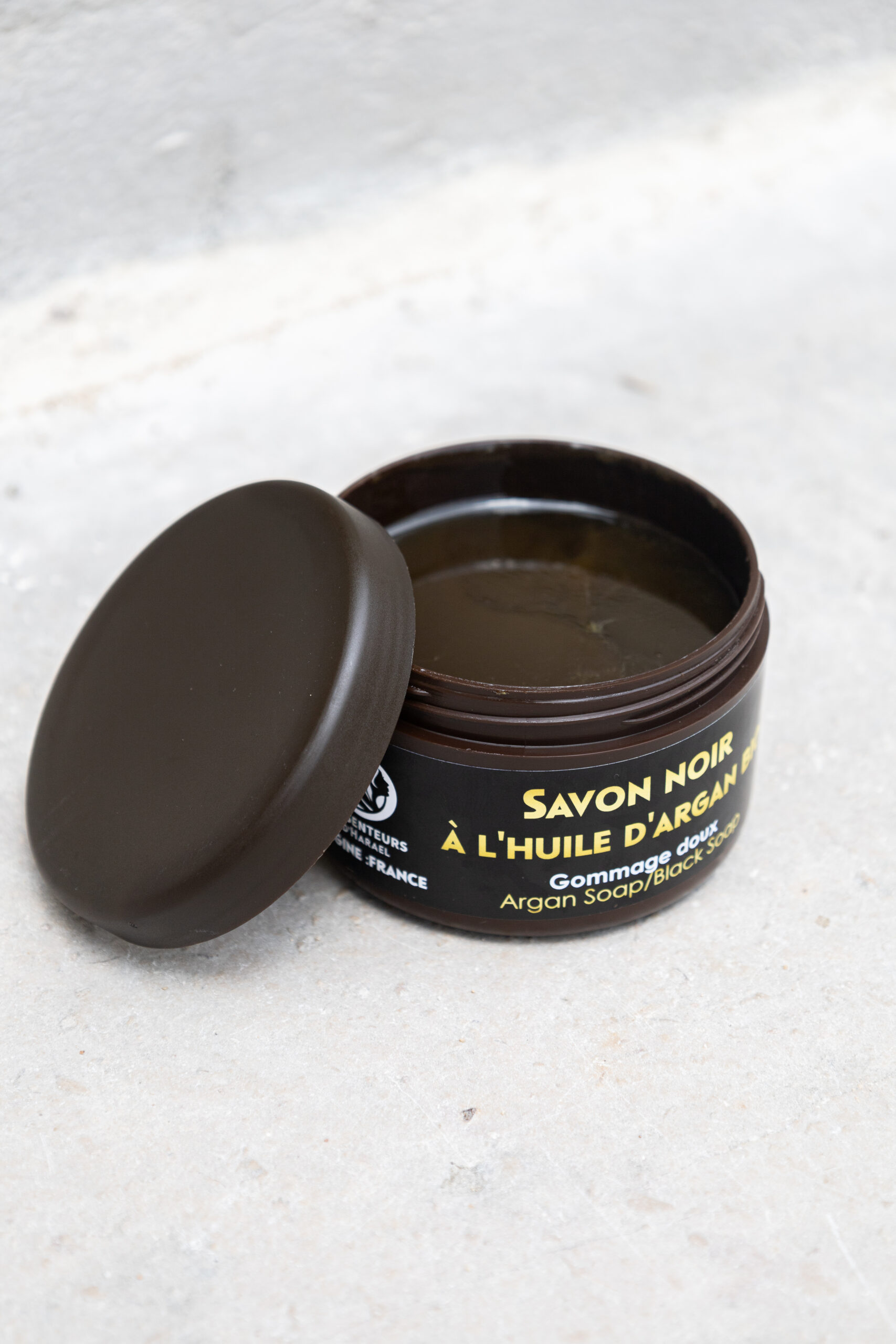 Savon noir à l'huile d'argan bio Cosmos Natural Gommage doux - 180 g